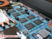 Die Hynix-RAM-Module sind auf dem Mainboard verlötet.