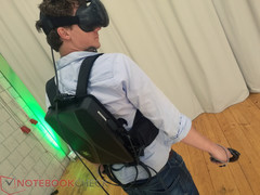 Schenker zeigt erstmals VR Backpack &quot;XMG Walker&quot;