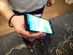 Der zweite Bildschirm ist mit einer eigens programmierten Software-Lösung von HTC ausgestattet und lässt sich umfangreich anpassen.