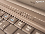 Die Sondertastenleiste über der Tastatur bietet einige Zusatzfunktionen