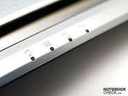 Die Status-LEDs unter dem Touchpad