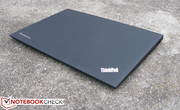 Alles ist matt - außer dem Lenovo Logo.