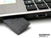 An der linken Seite finden sich ein 2-in-1-Kartenleser, 2x USB, ...