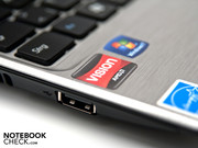 Gegenüber findet sich ein weiterer USB-Port, der Luftauslass, ...