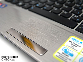 Eingearbeitetes Touchpad ohne Rahmen.