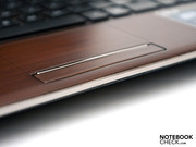Die Status-LEDs sind geschickt unter dem Touchpad untergebracht.