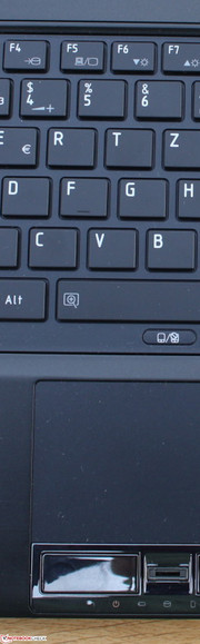Toshiba Portégé R930-13F: Unschön – Eine gute Tastatur, gepaart mit sehr schlechten Touchpad-Tasten.