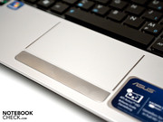 Das Touchpad unterstützt Multi-Touch-Gesten und ist deutlich gekennzeichnet.