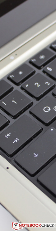 ... das Tastaturlayout gefällt, bis auf die gewöhnungsbedürftigen, geschrumpften Cursortasten.