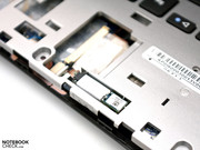 Das Bluetooth-Modul befindet sich unter der Handballenauflage. Das Bluetooth-Modul befindet sich unter der Handballenauflage.