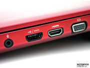 Gegenüber findet sich eine eSATA-Kombination sowie HDMI. Gegenüber findet sich eine eSATA-Kombination sowie HDMI.