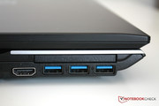 Gleich drei USB-3.0-Anschlüsse sind an der linken Vorderseite verbaut.