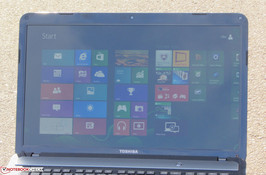 Das Satellite L875D im Freien.