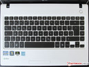 Bei der kompakten QWERTZ-Tastatur sind viele Tasten mehrfach belegt