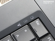 Die Status-LEDs befinden sich neben der ESC-Taste. Die Status-LEDs befinden sich neben der ESC-Taste.