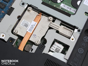 Unter der Wartungsklappe finden wir den Core i3 Prozessor,