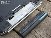 Unter dem Akku finden wir den Slot für die SimCard.