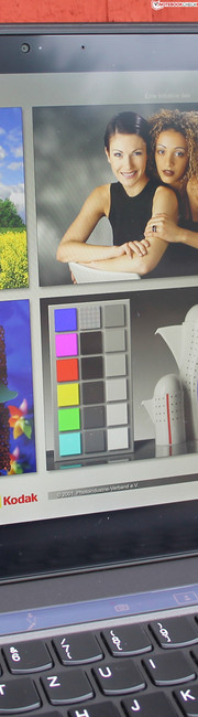 Lenovo ThinkPad X1 Carbon Touch 2014: Hoher Kontrast, Entspiegelung und gute Helligkeit sorgen für beste Outddoor-Ansichten.