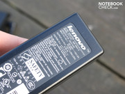 Das Netzteil liefert 60 Watt (maximaler Verbrauch 45 Watt, ohne Ladung).