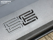 Die schlichten Details des Kunststoff-Chassis (Lautsprecheröffnung),