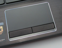 Durch den dünnen Metallrahmen wirkt das Touchpad sehr edel.