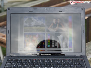 Das spiegelnde Display ist Standard