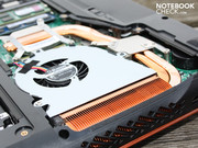 Über dem Luftauslass wird das Gehäuse unter Maximallast bis zu 50 Grad warm (Oberseite).