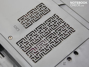 Die Lufteinzugsöffnungen der Unterseite sollten nicht durch einen Teppich oder ähnliches abgedeckt werden.