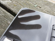 Die glänzenden Flächen sind anziehend für Schmierfinger (hier Handballenauflage).