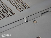 Dieser Behelfs-Fuß verhindert ein mittiges Aufliegen der Base Unit.