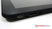 Links: Micro-USB-Port, Micro-HDMI-Port, Netzteil-Anschluss.