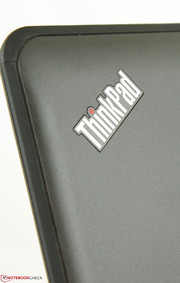 Wie gewöhnlich leuchtet das ThinkPad-Logo rot, sobald das Gerät im Betrieb oder Ruhezustand ist.