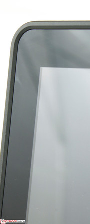 Wie bei vielen anderen Touchscreen-Notebooks gibt es lediglich spiegelnde Bildschirme.