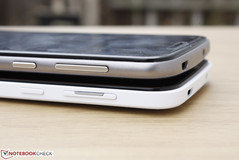 Das Gehäuse ist ansonsten ziemlich identisch.