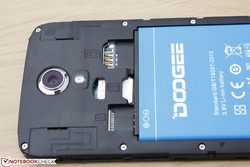 Die Kontakte für das rückwärtige Touchpanel wurden entfernt.