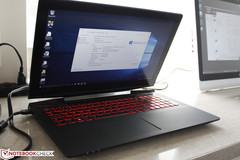 AMD zeigt Lenovo Y700 Notebook mit FX-8800P APU