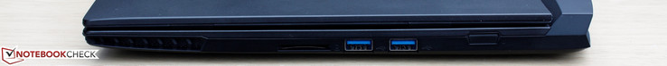 Rechts: SD-Leser, 2x USB 3.0, Power-Button