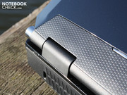 bis auf wenige Ausnahmen, die der Griffigkeit beim Tragen dienen.