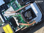 Für eine getrennte Abführung der Wärme sorgen zwei Heatpipes.