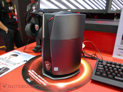 MSI: Kompakter Gaming-Desktop-PC &quot;Vortex&quot; und VR Backpack präsentiert