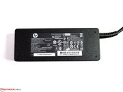 Das 90-Watt-Netzteil hat ausreichend Leistungsreserven. Das 90-Watt-Netzteil hat ausreichend Leistungsreserven.