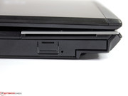 Der Smart Card Reader über dem optischen Laufwerk sorgt für einen Stabilitätsschwachpunkt.