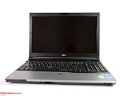 Im Vergleich zu den Vorgängern Celsius H700 und H710 ist die Optik nun etwas gefälliger.