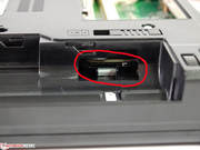 Der für das UMTS-Modul notwendige SIM-Slot befindet sich wie so oft im Akkuschacht.