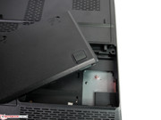 ...hat aber auch einen wichtigen Standfuß integriert, ohne den die Workstation nicht mehr stabil steht. ...hat aber auch einen wichtigen Standfuß integriert, ohne den die Workstation nicht mehr stabil steht.