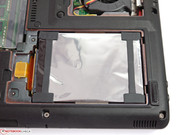 Die konventionelle Festplatte hat eine Kapazität von 320 GB und arbeitet mit 7.200 U/min.