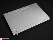 Das Gehäuse ist mit 4 Kreuzschrauben verschlossen.