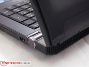 Das Notebook verfügt über stabile Scharniere Das Notebook verfügt über stabile Scharniere