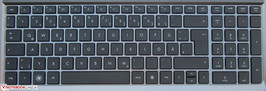Die Tastatur kommt ohne Beleuchtung daher.