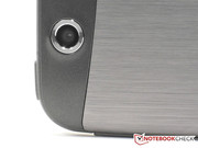 Aufpassen: Um an den microSD-Slot zu gelangen,... Aufpassen: Um an den microSD-Slot zu gelangen,...